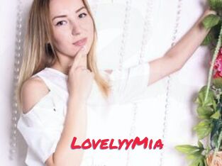 LovelyyMia Cam2cam Live