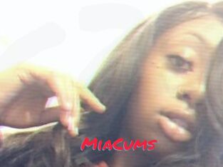 MiaCums