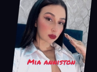 Mia_anniston